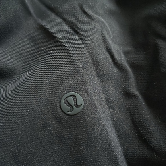 Lululemon on the fly pant size 8 - Picture 2 of 4
